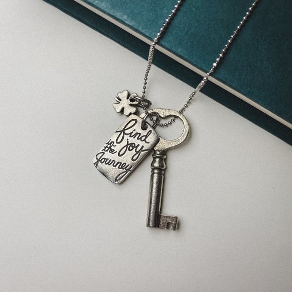 Origami Owl Find Joy in the Journey Quote Key Clover Silver Charm Chain Necklace - Picture 2 of 12
